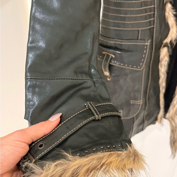 Leather Jacket With Real Argentinian Fox Fur - Picture 5 of 7